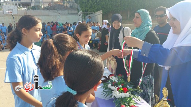 فيديو: مدرسة جنة ابن رشد تنظم حفل تكريم للطلاب الموهوبين والمتفوقين 